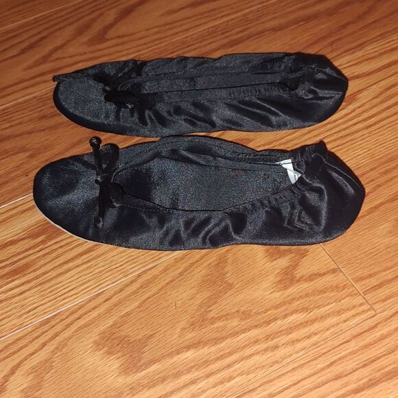Isotoner Black Ballet Flat Slippers Sz M 6.5-7.5 - Picture 2 of 6